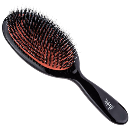 Yento large brush made of natural boar bristles and nylon.