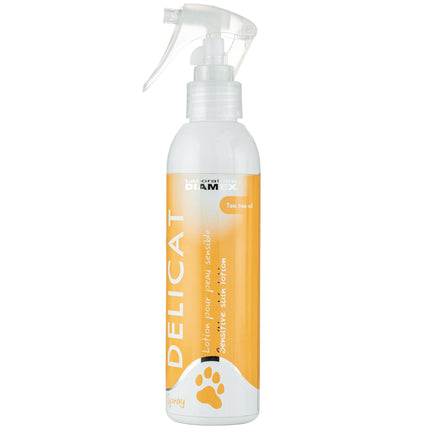 Diamex Delicat Spray - preparation with tea tree oil, soothing skin irritations in animals.