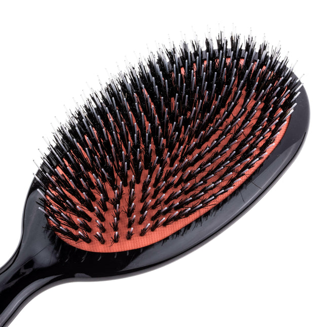 Yento large brush made of natural boar bristles and nylon.