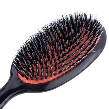 Yento medium brush made of natural boar bristles and nylon.