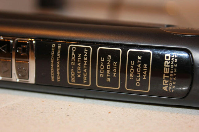 Artero Zenit Titanium - professional straightener with titanium plates and LCD display.