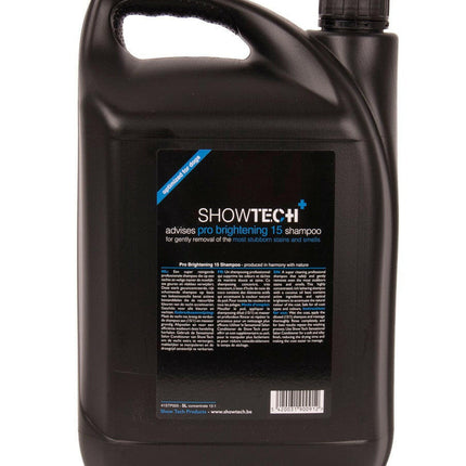 Show Tech+ Brightening Shampoo - concentrated shampoo that enhances coat color and removes discoloration.