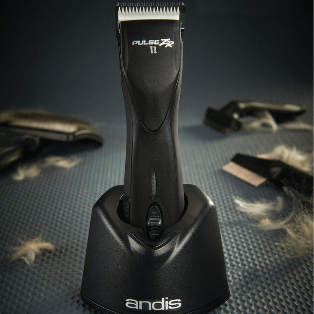 Andis Pulse ZR II - professional cordless clipper, 5-speed with two batteries and CeramicEdge blade (1.5mm).